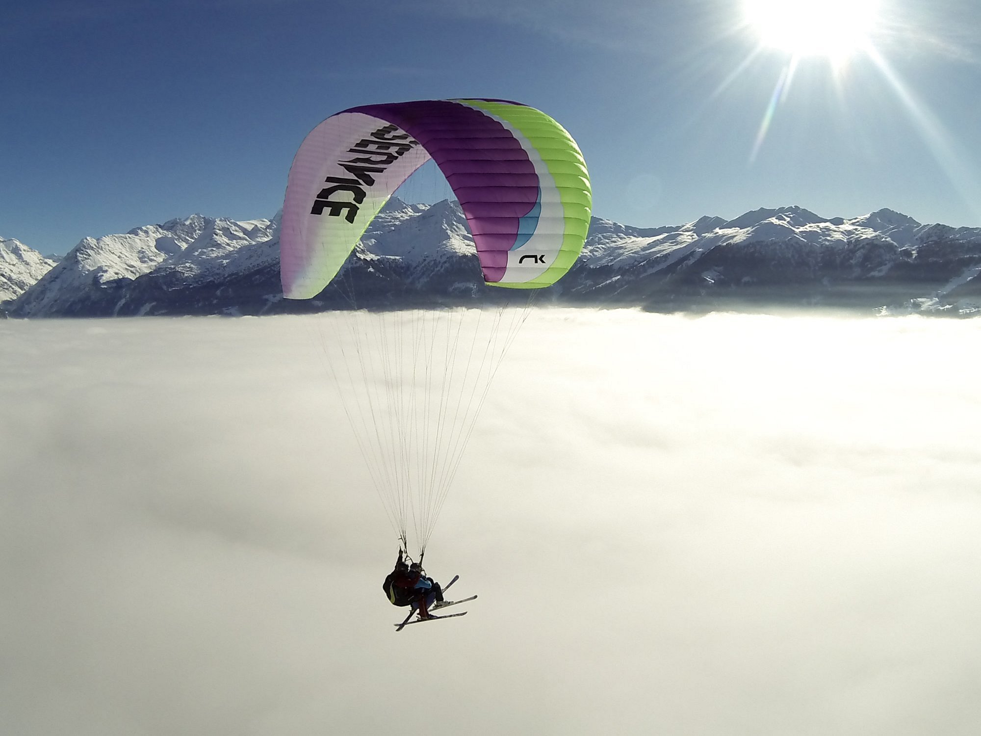 Paragliding flight over Verbier with Ski Service